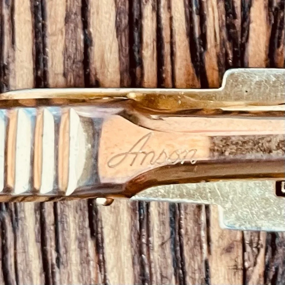 Anson Vintage Gold Tone Fuchsia Lucite Inset Tie Bar Cufflink Set Mid-Century
